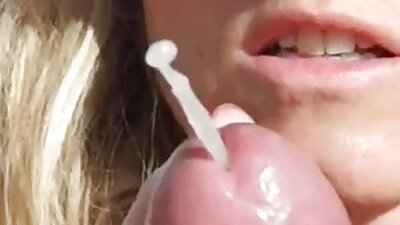 شقراء الذي يتمتع تذوق السائل المنوي في فمها يحصل كواليس افلام الجنس على بعض